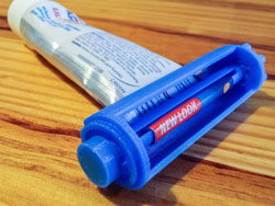 طرح سه بعدی خمیر دندان جمع کن